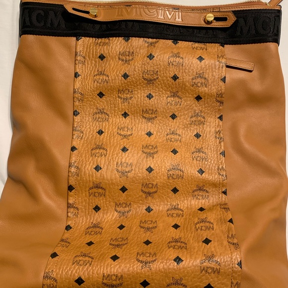 MCM backpack ( LG size ) - Picture 2 of 13